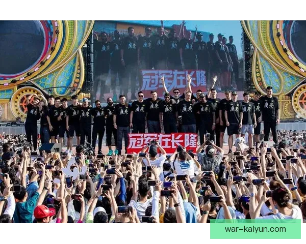 欧洲杯奖杯巡游活动启动，吸引众多球迷关注和参与